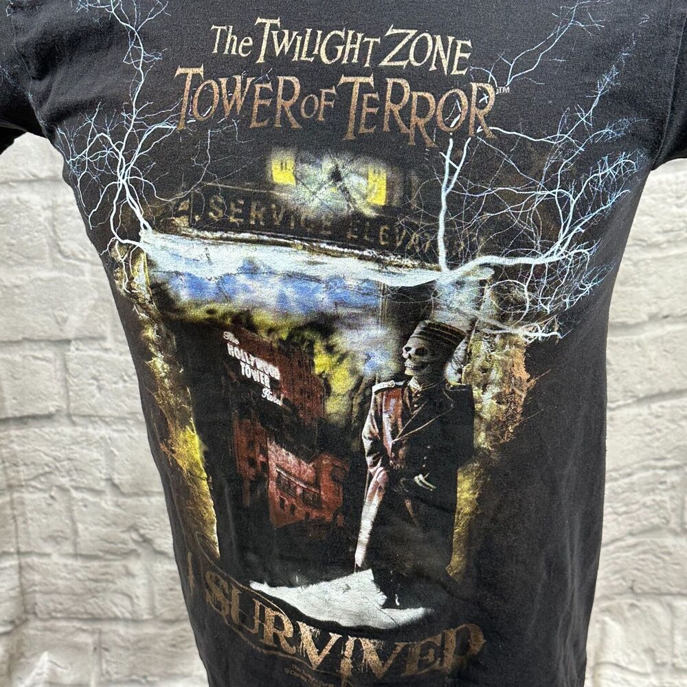 Walt Disney World Twilight Zone I Survived Tower of Terror T-shirt Small CBS